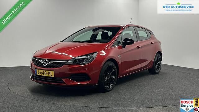 Rood Gebruikt 2020 Opel Astra Edition Hatchback | € 13.000 (Eerlijke prijs) - Afbeelding 1/4