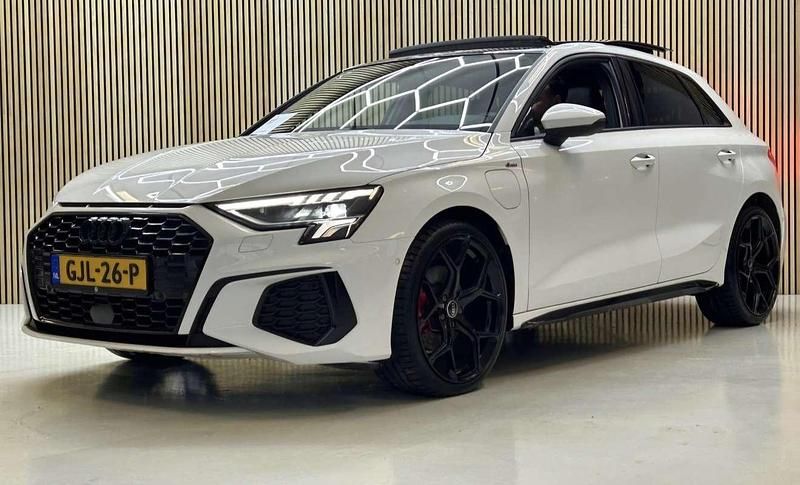 Wit Gebruikt 2021 Audi A3 S-Line Hatchback | € 32.500 (Duur) - Afbeelding 1/4