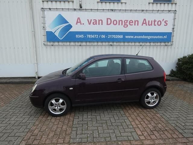 Rood Gebruikt 2002 VW Polo Comfortline Hatchback | € 895 (Eerlijke prijs) - Afbeelding 1/4