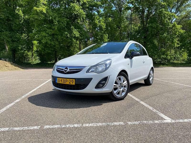 Wit Gebruikt 2013 Opel Corsa Edition MPV | € 4.950 (Duur) - Afbeelding 1/4
