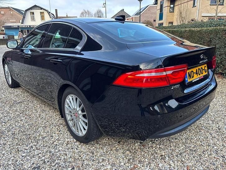 Occasion Jaguar XE Pure 163 PK (119 kW) 2017 Zwart Sedan