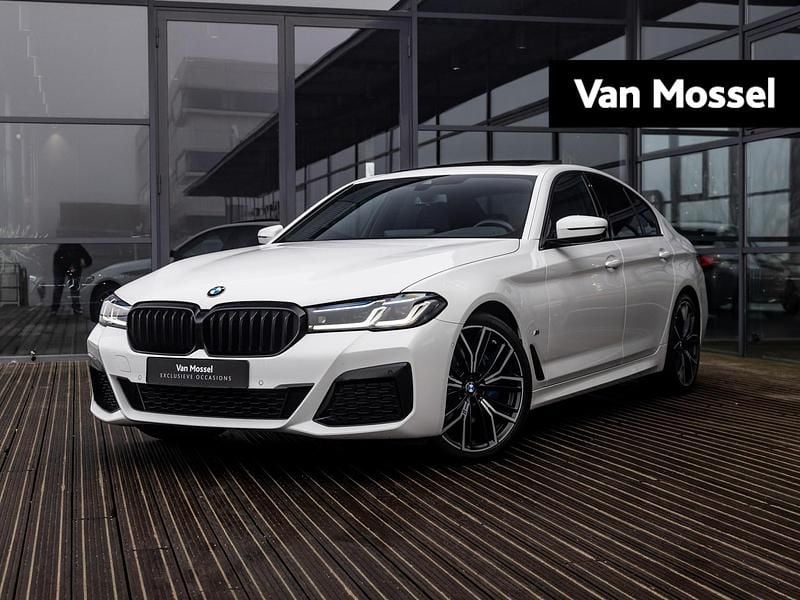 Wit Gebruikt 2020 BMW 530 Executive Sedan | € 38.900 (Eerlijke prijs) - Afbeelding 1/4