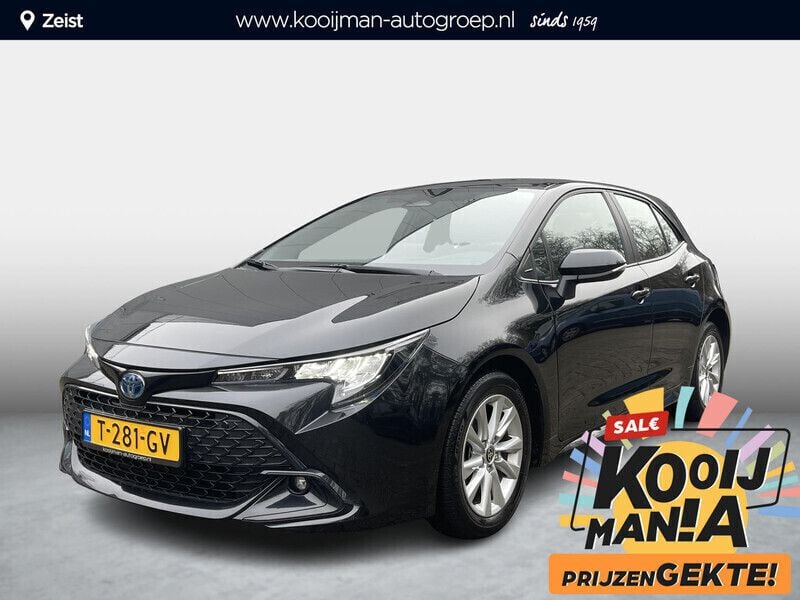 Night sky black (donker zwart) Gebruikt 2023 Toyota Corolla Hybrid Active Hatchback | € 26.400 (Goede deal) - Afbeelding 1/4