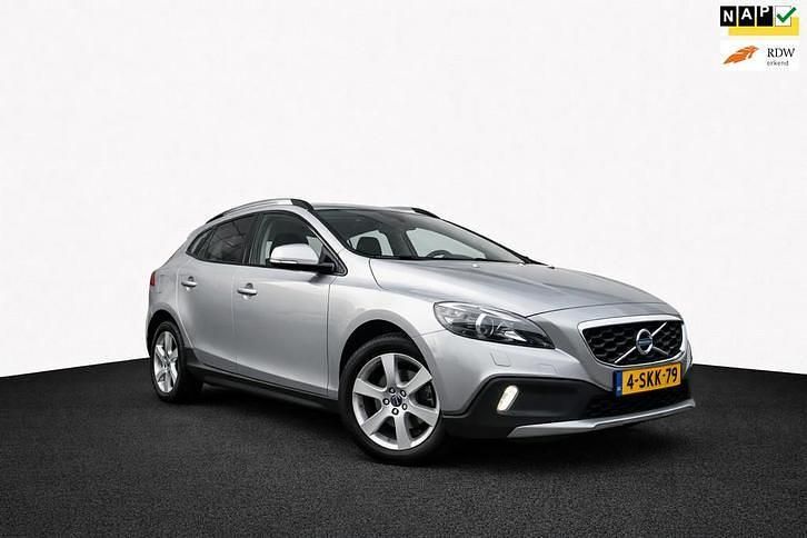 Occasion 2013 Volvo V40 CC Summum Stationwagen | € 10.950 (Eerlijke prijs) - Afbeelding 1/4