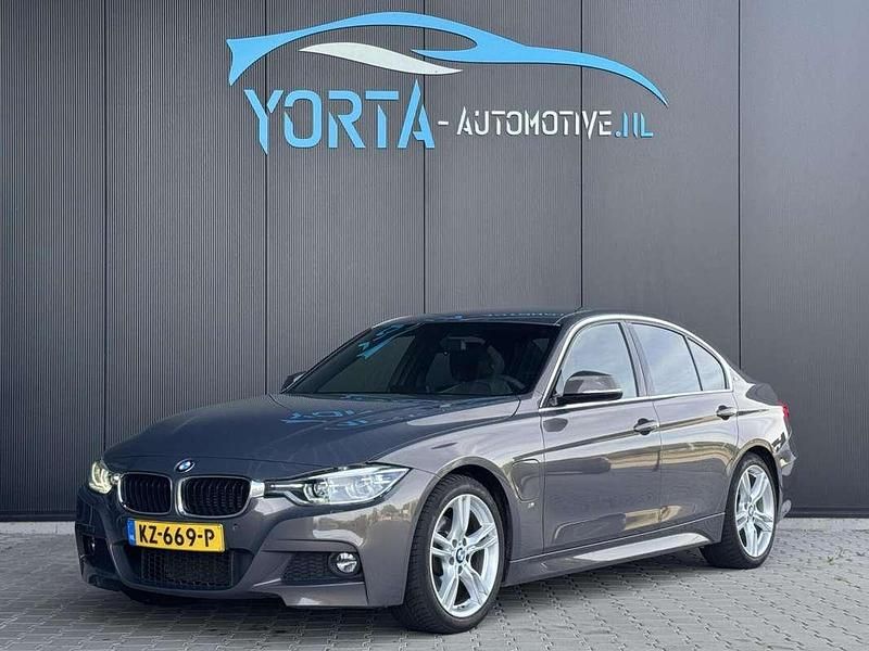 Grijs Gebruikt 2017 BMW 330e Executive Sedan | € 19.950 (Eerlijke prijs) - Afbeelding 1/4