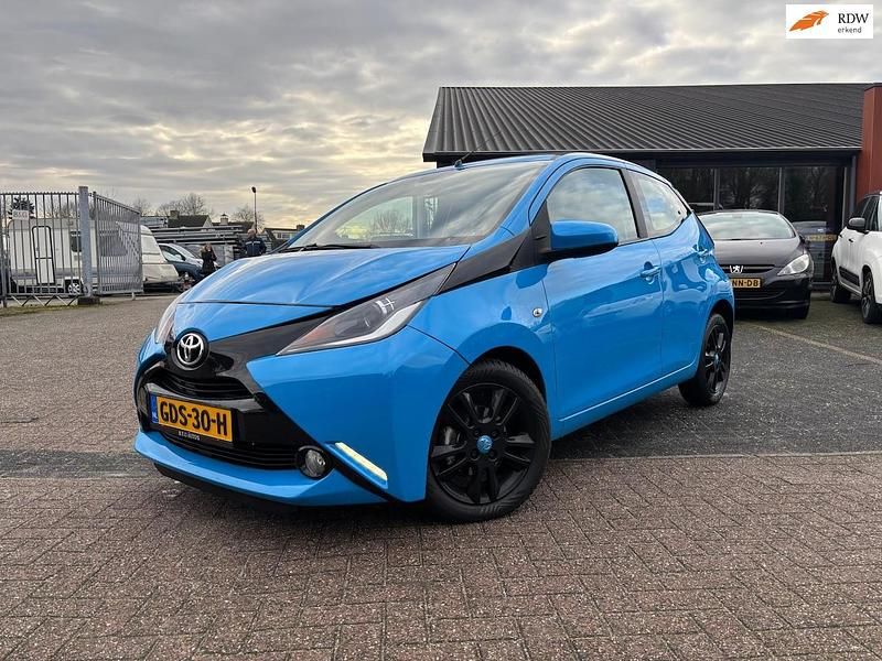 Occasion Toyota Aygo X-cite 69 PK (50 kW) 2017 Blauw Hatchback