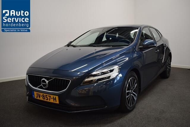 Blauw, metallic lak Gebruikt 2017 Volvo V40 Momentum Stationwagen | € 15.950 (Iets duurder) - Afbeelding 1/4