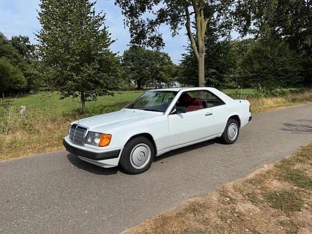 Wit Gebruikt 1988 Mercedes 230 Coupé | € 6.950 - Afbeelding 1/4