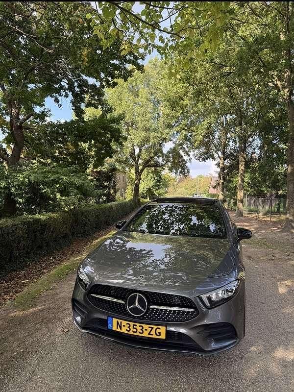 Grijs Gebruikt 2018 Mercedes A200 AMG line Stationwagen | € 25.950 (Eerlijke prijs) - Afbeelding 1/4