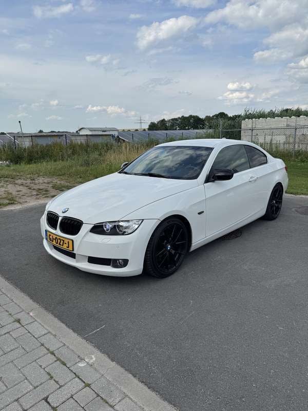 Gebruikt 2010 BMW 325 Coupé | € 11.950 (Goede deal) - Afbeelding 1/4