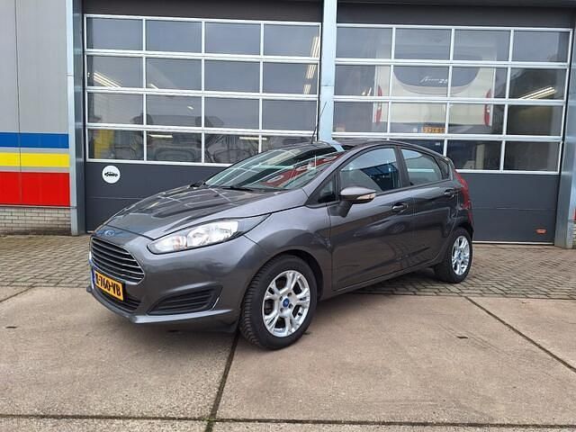 Grijs Gebruikt 2015 Ford Fiesta Titanium Hatchback | € 9.450 (Eerlijke prijs) - Afbeelding 1/4