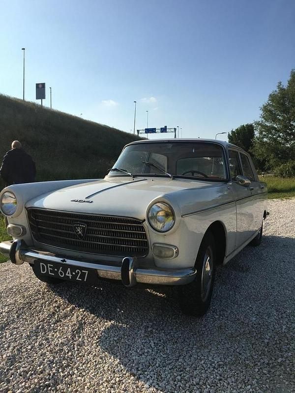 Gebruikt 1964 Peugeot 404 | € 6.000 - Afbeelding 1/4