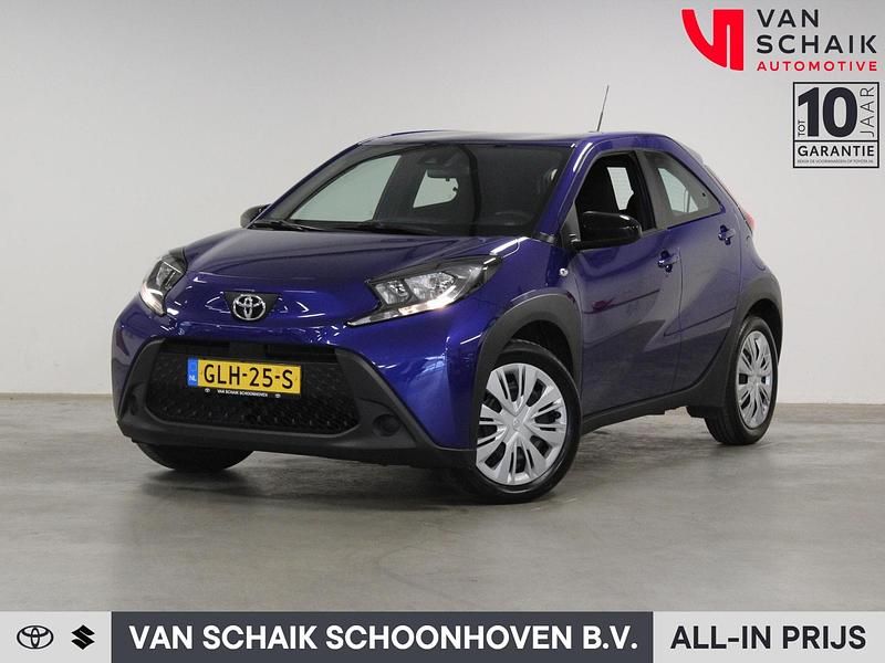Blauw (metallic) Occasion 2024 Toyota Aygo X Play SUV | € 17.950 (Eerlijke prijs) - Afbeelding 1/4