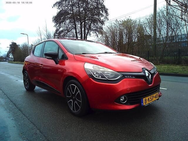 Occasion Renault Clio IV Expression 90 PK (66 kW) 2013 Rood Hatchback