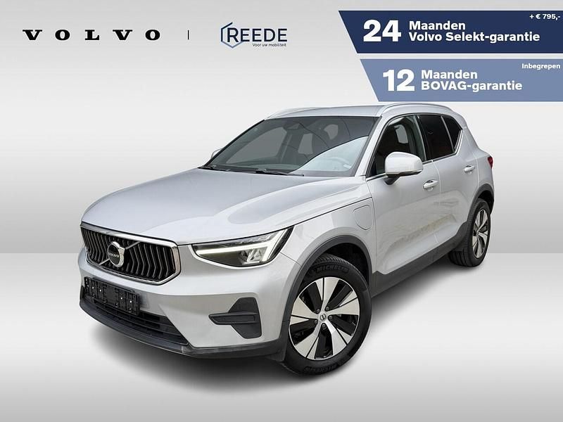 Grijs Gebruikt 2023 Volvo XC40 Core SUV | € 34.850 (Eerlijke prijs) - Afbeelding 1/4