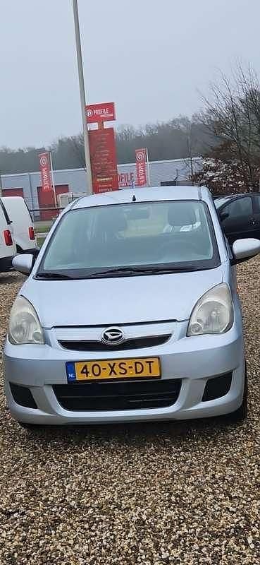 Zilver Gebruikt 2007 Daihatsu Cuore Hatchback | € 2.000 (Eerlijke prijs) - Afbeelding 1/4