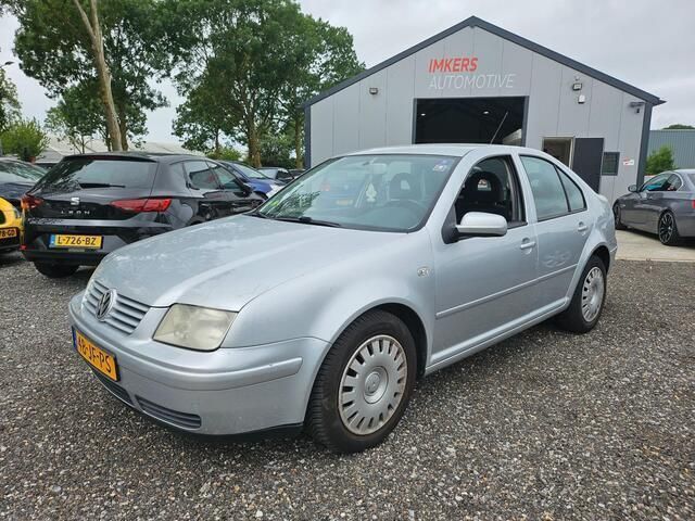 Grijs Gebruikt 2002 VW Bora Comfortline Sedan | € 750 (Goede deal) - Afbeelding 1/4