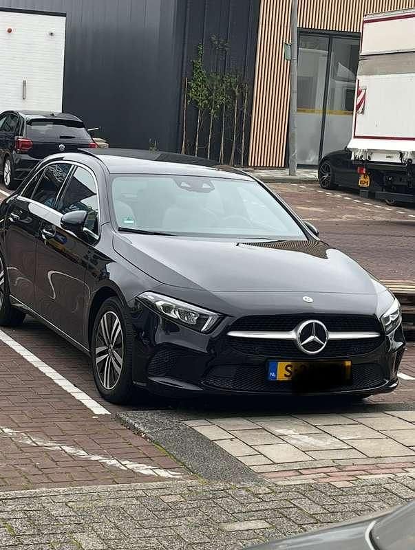 Zwart Gebruikt 2020 Mercedes A180 Stationwagen | € 21.000 (Super prijs) - Afbeelding 1/4