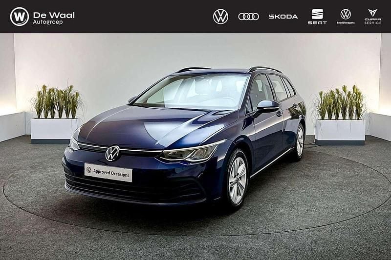 Occasion VW Golf VIII Life 110 PK (80 kW) 2022 Atlantic blue Stationwagen