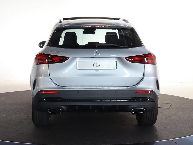 Occasion Mercedes GLA250 Business 163 PK (119 kW) 2025 Zilver SUV
