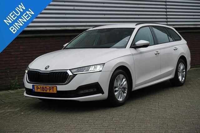 Wit Gebruikt 2022 Skoda Octavia Stationwagen | € 16.950 (Goede deal) - Afbeelding 1/4