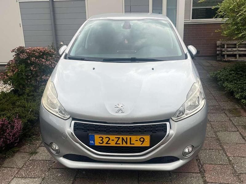 Zilver Gebruikt 2013 Peugeot 208 Envy Hatchback | € 5.000 (Eerlijke prijs) - Afbeelding 1/4