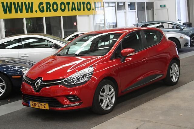 Rood Occasion 2017 Renault Clio IV Zen Hatchback | € 7.944 (Eerlijke prijs) - Afbeelding 1/4