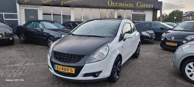 Wit Gebruikt 2010 Opel Corsa Hatchback | € 1.599 (Goede deal) - Afbeelding 1/4