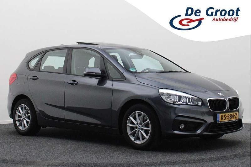 Grijs, metallic lak Gebruikt 2016 BMW 218 Active Tourer Sport Line MPV | € 15.950 (Eerlijke prijs) - Afbeelding 1/4