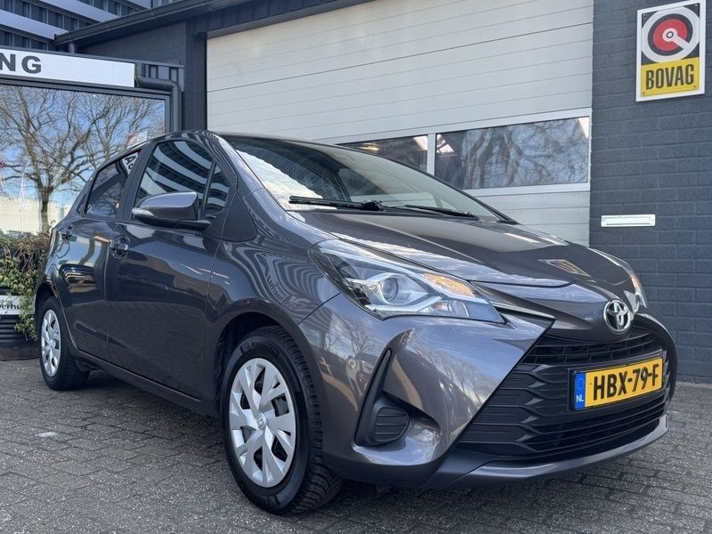 Grijs Gebruikt 2019 Toyota Yaris Connect Style Hatchback | € 11.950 (Iets duurder) - Afbeelding 1/4