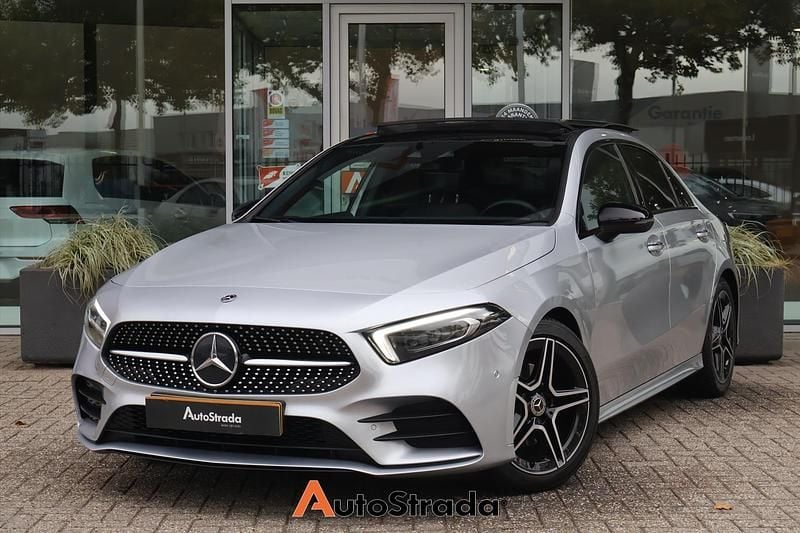Grijs Gebruikt 2020 Mercedes A180 AMG line Sedan | € 27.500 (Eerlijke prijs) - Afbeelding 1/4