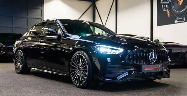 Zwart Gebruikt 2022 Mercedes C300 AMG line Sedan | € 47.995 (Eerlijke prijs) - Afbeelding 1/4