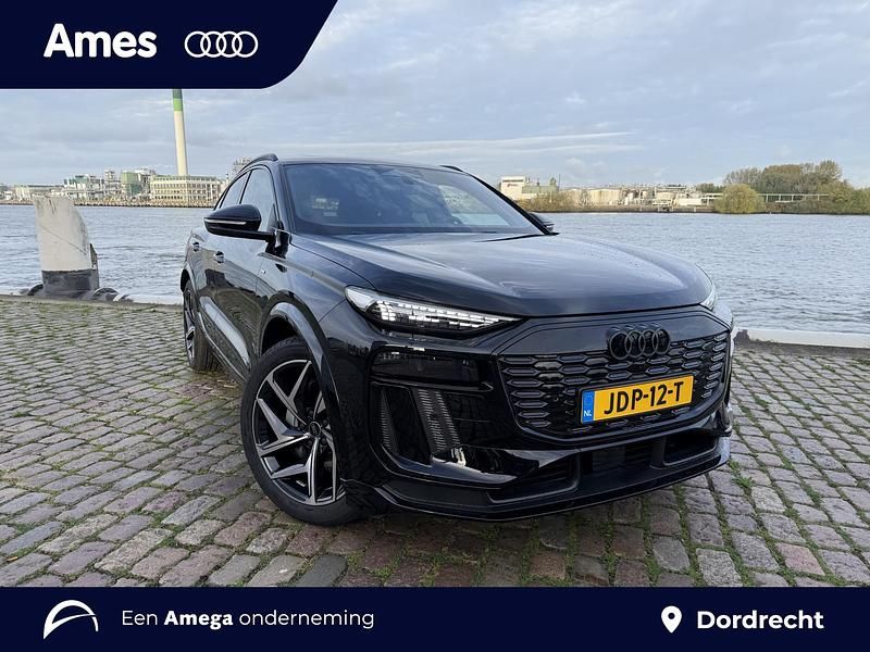Zwart Gebruikt 2025 Audi Q6 e-tron SUV | € 69.950 - Afbeelding 1/4