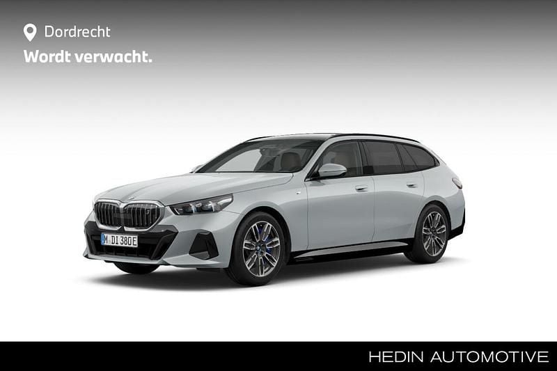 Grijs Gebruikt 2025 BMW i5 M Sport Stationwagen | € 59.895 (Super prijs) - Afbeelding 1/4