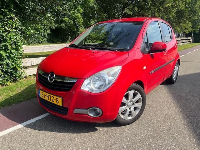 Rood Gebruikt 2009 Opel Agila Enjoy Hatchback | € 3.295 (Eerlijke prijs) - Afbeelding 1/4