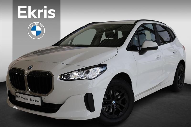 Wit Gebruikt 2023 BMW 218 Stationwagen | € 32.900 (Iets duurder) - Afbeelding 1/4