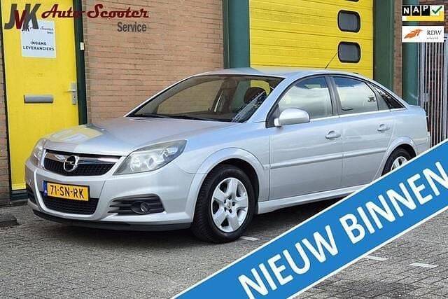 Grijs Gebruikt 2006 Opel Vectra GTS Hatchback | € 2.450 (Eerlijke prijs) - Afbeelding 1/4