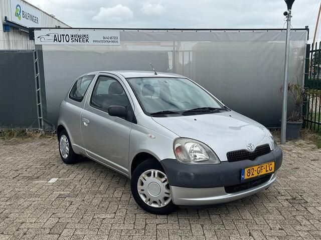 Grijs Gebruikt 2000 Toyota Yaris Hatchback | € 1.499 (Eerlijke prijs) - Afbeelding 1/4