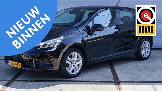 Zwart Gebruikt 2021 Renault Clio V Zen Hatchback | € 13.750 (Eerlijke prijs) - Afbeelding 1/4