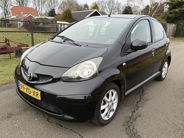 Zwart (metallic) Occasion 2007 Toyota Aygo Hatchback | € 999 (Super prijs) - Afbeelding 1/4