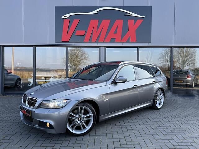 Grijs Gebruikt 2012 BMW 320 M Sport Stationwagen | € 7.499 (Eerlijke prijs) - Afbeelding 1/4