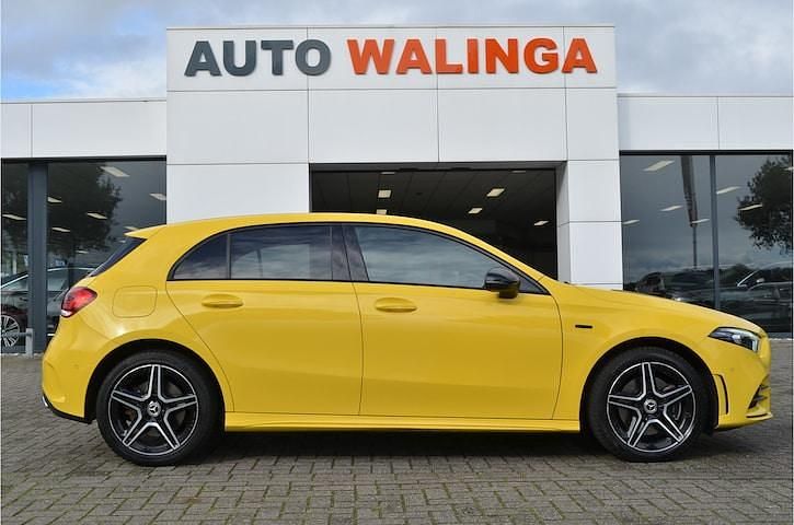 Occasion Mercedes A250 Business 218 PK (160 kW) 2020 Geel Hatchback