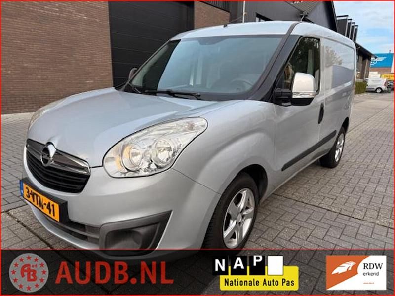 Gebruikt 2012 Opel Combo Sport Sedan | € 3.250 - Afbeelding 1/4