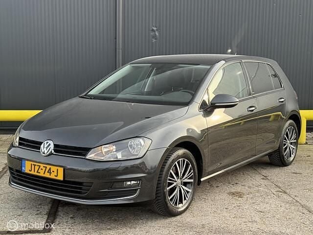 Zwart Occasion 2016 VW Golf VII Highline Hatchback | € 13.999 (Super prijs) - Afbeelding 1/4