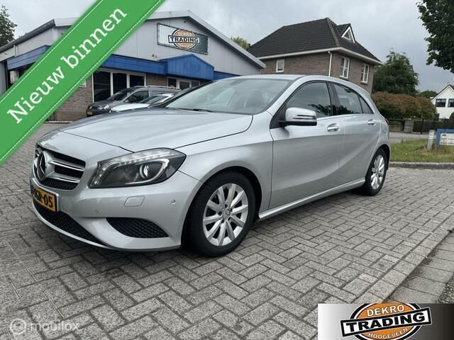 Grijs Gebruikt 2014 Mercedes A180 Edition Hatchback | € 9.950 (Eerlijke prijs) - Afbeelding 1/4