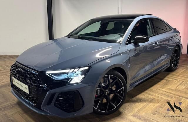 Grijs, metallic lak Gebruikt 2022 Audi RS3 S-Line Hatchback | € 69.940 (Duur) - Afbeelding 1/4