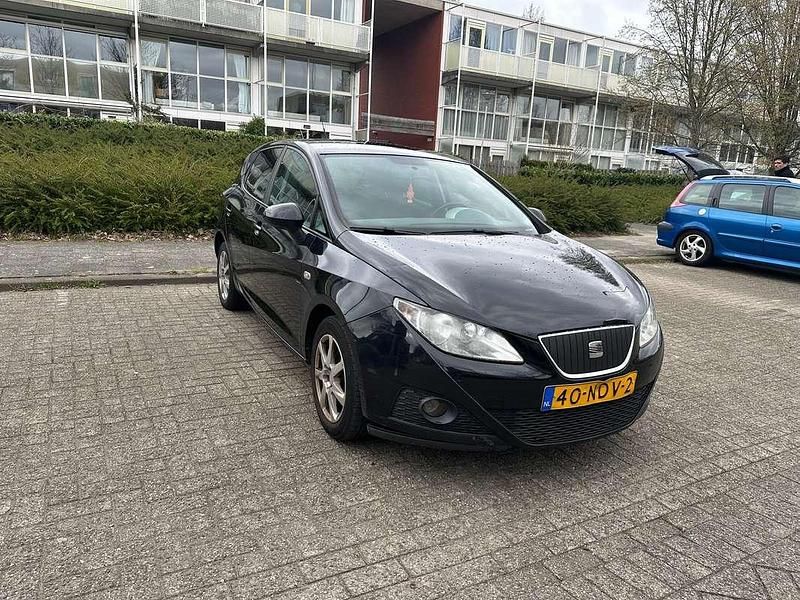 Zwart Gebruikt 2010 Seat Ibiza Reference MPV | € 2.400 (Duur) - Afbeelding 1/4
