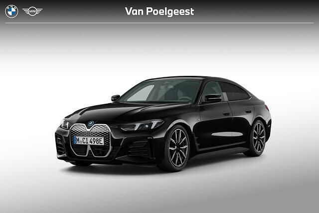 Saphirschwarz metallic (475) (zwart metallic) Nieuw 2025 BMW i4 M Sport Sedan | € 67.994 (Goede deal) - Afbeelding 1/4