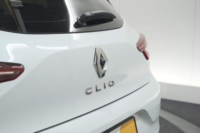 Occasion Renault Clio V Intens 91 PK (66 kW) 2021 Wit Hatchback