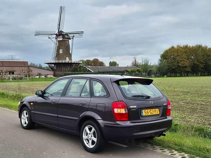 Gebruikt 2000 Mazda 323 Hatchback | € 2.650 (Duur) - Afbeelding 1/4